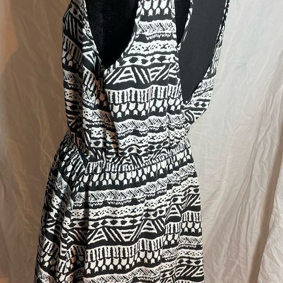 SOLD.   Forever 21 Black & White Boho Style Night Out Dress Size Large - Picture 5 of 12